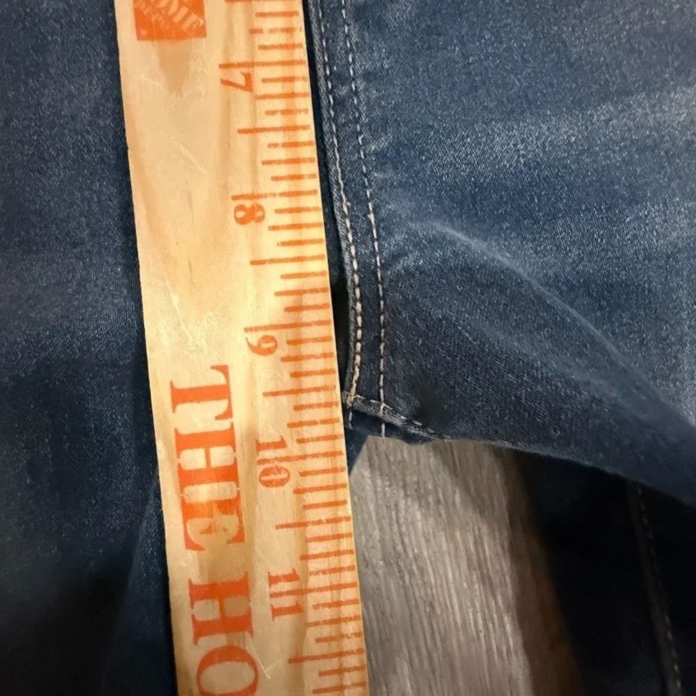 Signature Levi Strauss Gold Totally Shaping Pull‎ On Skinny Jeans Medium Wash 4M